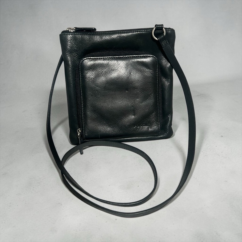 FOSSIL Small Black Leather Crossbody Organizer Swingpack Purse Bag Long Strap 8"